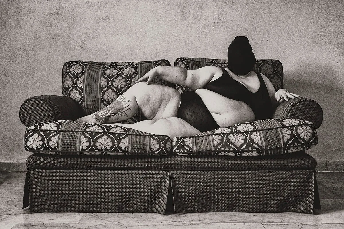 Apparenza – serie fine art sul corpo femminile non ricontrollato, fotografia concettuale di Matteo Groppi, Piacenza