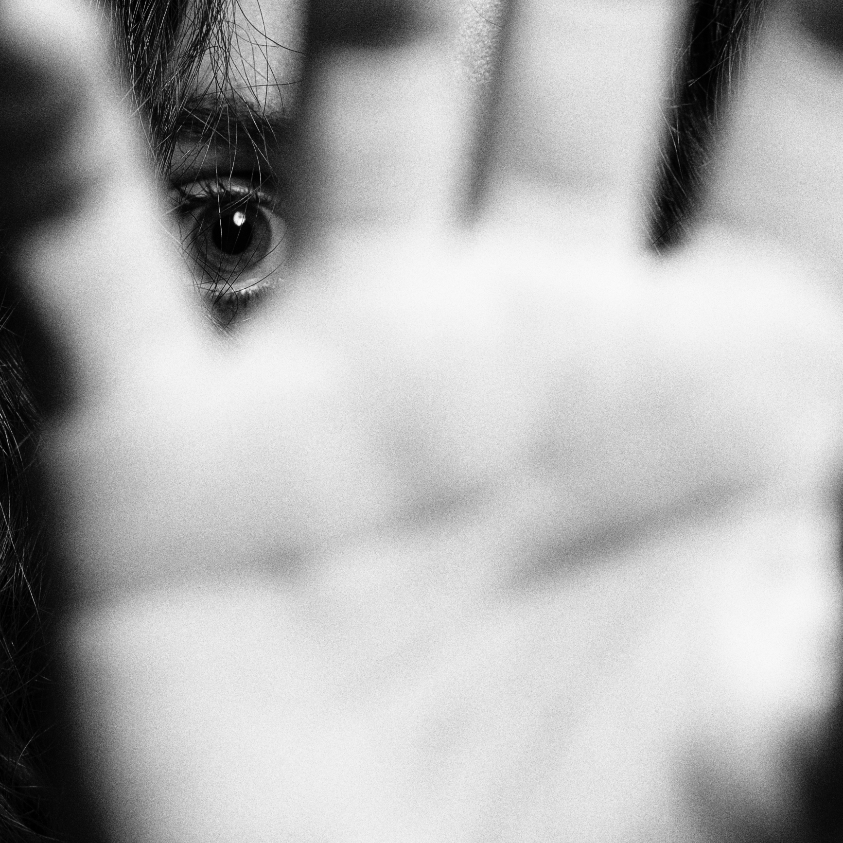 INTERPOSTO — pagina 01, serie I Confini, fotografia B&N Matteo Groppi