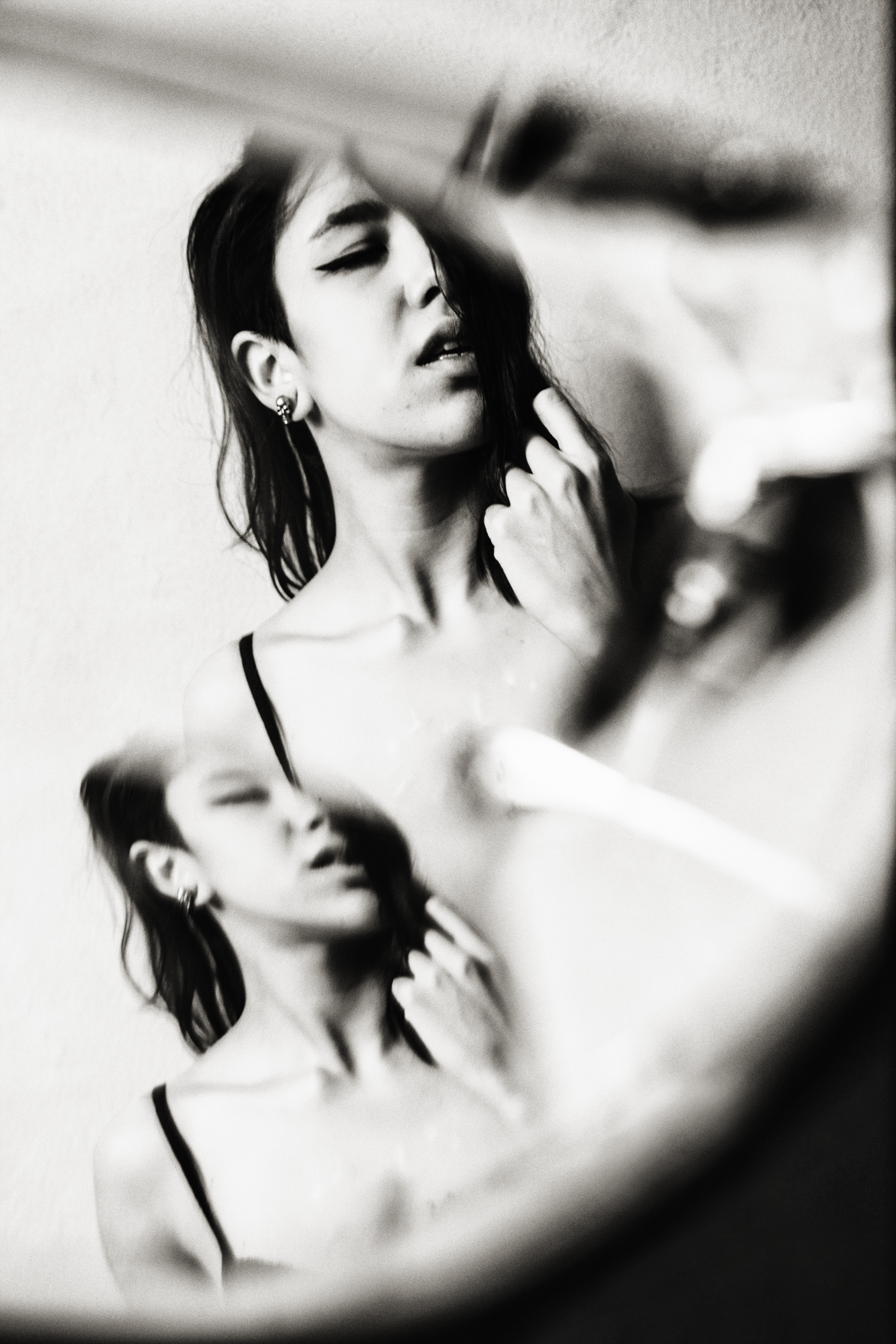 INTERPOSTO — pagina 06, fotografia B&N barriere, Matteo Groppi