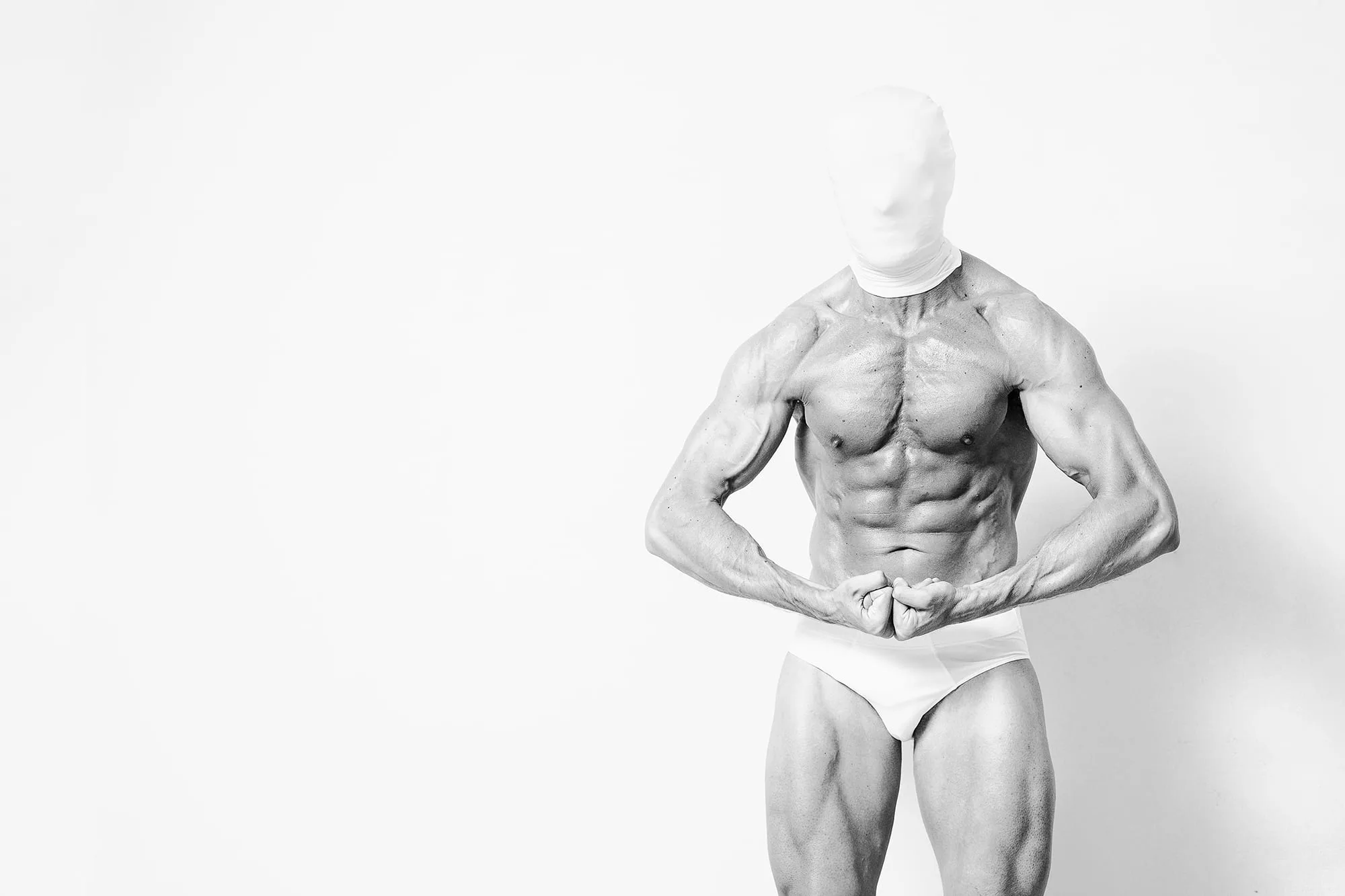 Perfect Body #2 — Atleta fotografato senza espressione né sguardo in camera, stesse condizioni della gara, Matteo Groppi