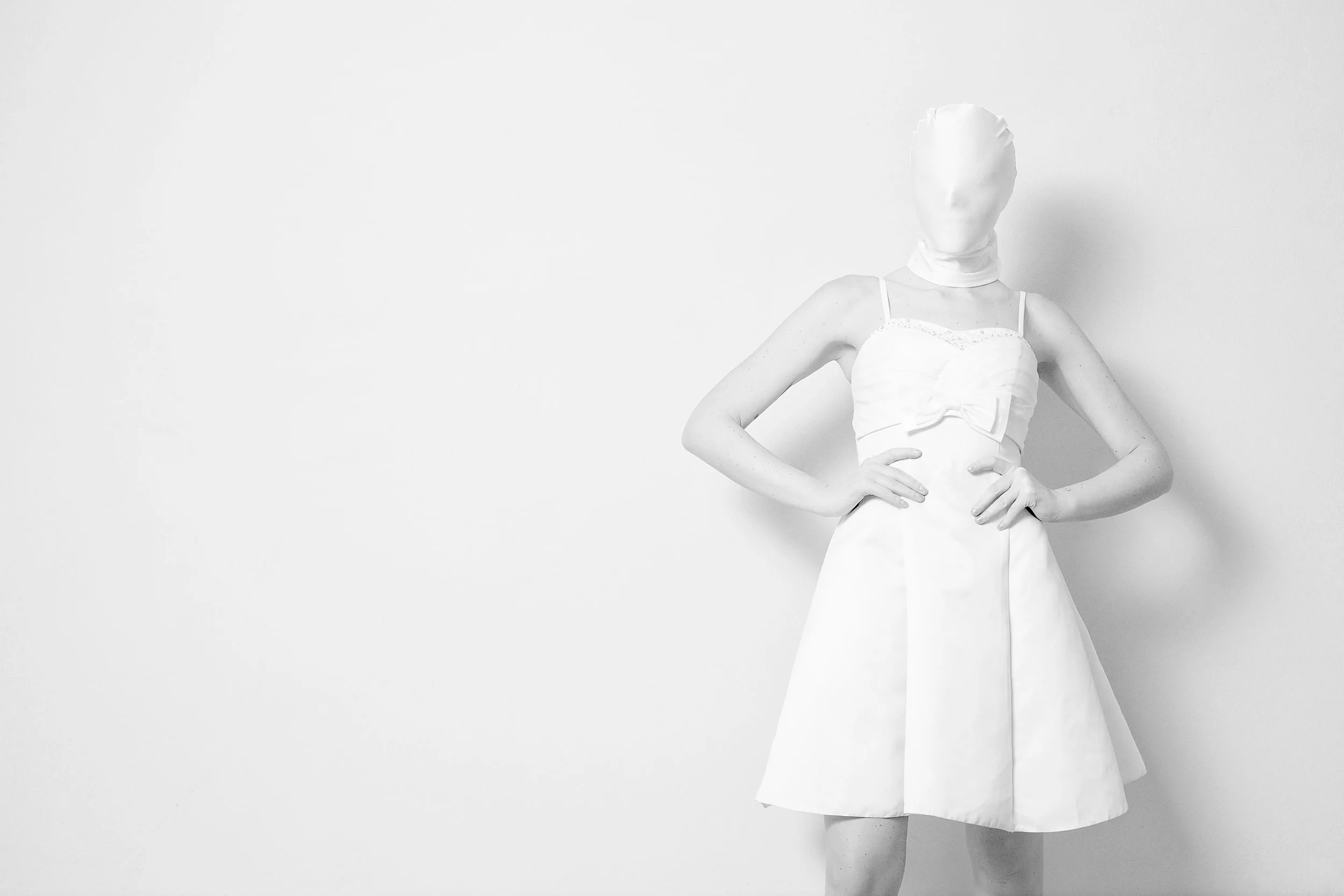 Rumore Bianco #4 — Il volto escluso come scelta strutturale, non estetica: identità cancellata, Matteo Groppi 2018