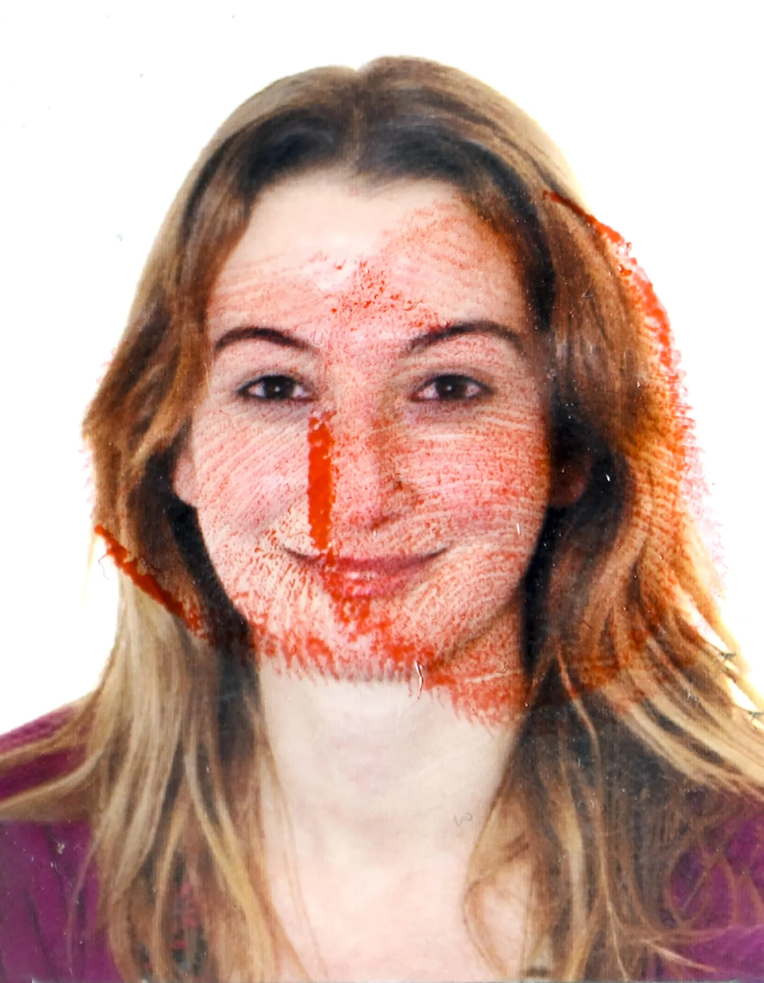 Sei Mia #5 — Impronta digitale in rosso su ritratto neutro: il rosso non è decorativo, è il segno del possesso, Matteo Groppi